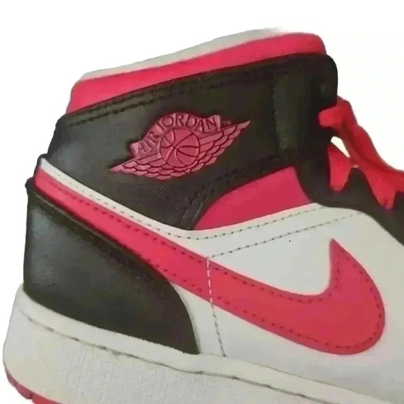 Jordan 1 Mid Big Kid Very Berry (GS) 4.5 - Picture 10 of 15